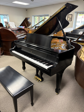 1992 Steinway model L, LIKE NEW - Grand Pianos